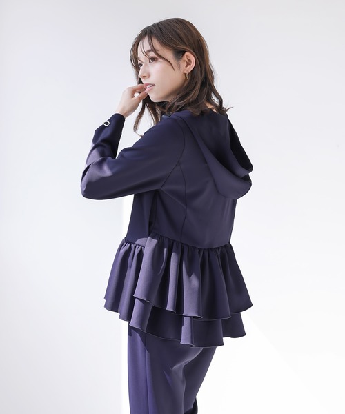 Emilyan（エミリアン）の「更に快適になった！無敵のフリルパーカー【UVカット98％！接触冷感！洗濯機OK♪全方位ストレッチ♪】つやポンチ・ティアードフリルパーカー（パーカー・レディース・オフホワイト/ネイビー/グレイッシュベージュ/ブラック・M/L/S）」の20枚目の写真