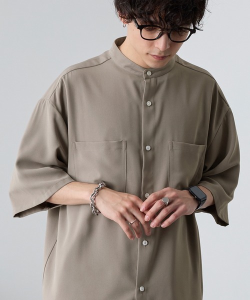 MONO-MART（モノマート）の「綾ドレープ ルーズハーフスリーブバンドカラーシャツ（シャツ/ブラウス・メンズ・チャコール/モカ/ダークネイビー/ライトグレー/ダークブラウン/グレイッシュブルー/ブラック/アイボリー・L/M）」の7枚目の写真