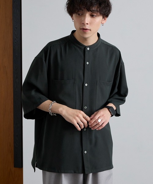 MONO-MART（モノマート）の「綾ドレープ ルーズハーフスリーブバンドカラーシャツ（シャツ/ブラウス・メンズ・チャコール/モカ/ダークネイビー/ライトグレー/ダークブラウン/グレイッシュブルー/ブラック/アイボリー・L/M）」の20枚目の写真