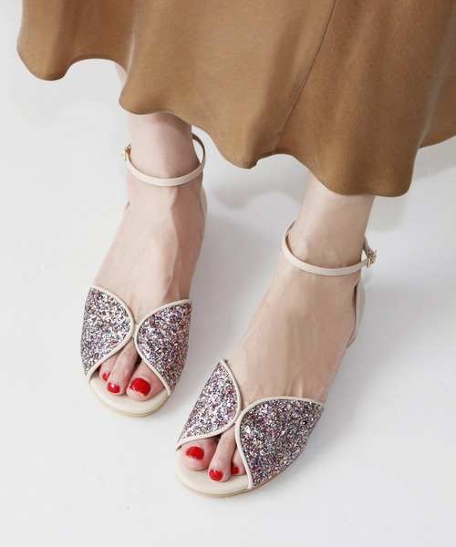 Fin（フィン）の「バタフライストラップサンダル【低反発スポンジ入り】（サンダル・レディース・ブラック/ブラック系その他/シルバー/パープル/ベージュ・LL/S/M/L）」の3枚目の写真