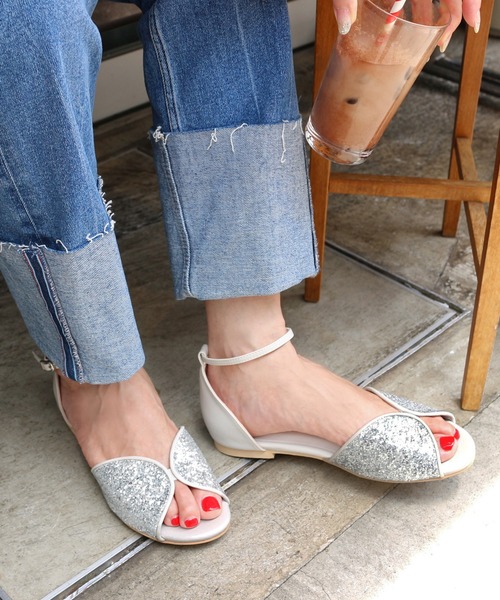 Fin（フィン）の「バタフライストラップサンダル【低反発スポンジ入り】（サンダル・レディース・ブラック/ブラック系その他/シルバー/パープル/ベージュ・LL/S/M/L）」の5枚目の写真