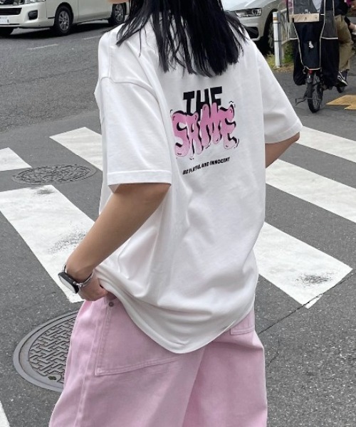 PAGEBOY（ページボーイ）の「アソートグラフィックルーズT（Tシャツ/カットソー・レディース・チャコールグレー/ブラック/アイボリー系1/オフホワイト/ブルー/アイボリー/グリーン/ベージュ/オレンジ・FREE）」の2枚目の写真