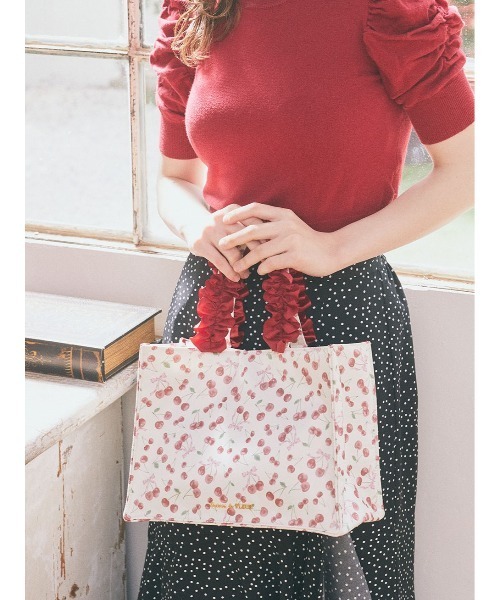 Maison de FLEUR（メゾンドフルール）の「チェリープリントスクエア