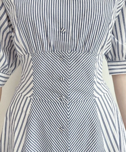 an another angelus（アンアナザーアンジェラス）の「ランダムストライプ開衿シャツワンピース/ananotherangelus（シャツワンピース・レディース・ホワイト×ブラック/ホワイト×ブルー・FREE）」の7枚目の写真