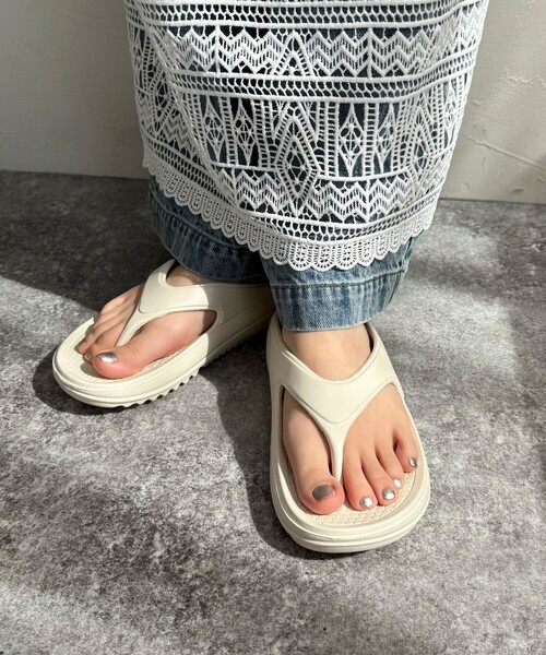 fredy emue（フレディエミュ）の「【MEI/メイ】TONG SANDAL リカバリーサンダル EVA（サンダル・レディース・ブラック/オフホワイト・S/M/L）」の3枚目の写真