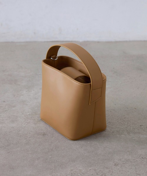 EFOLE（エフォル）の「Square widehandle shoulder bag/ スクエア ワイドハンドル ショルダーバッグ（ショルダーバッグ・レディース・ブラック/ベージュ・FREE）」の4枚目の写真