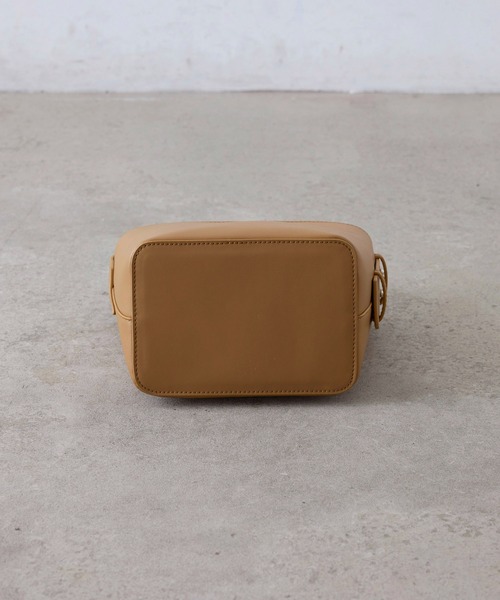 EFOLE（エフォル）の「Square widehandle shoulder bag/ スクエア ワイドハンドル ショルダーバッグ（ショルダーバッグ・レディース・ブラック/ベージュ・FREE）」の5枚目の写真