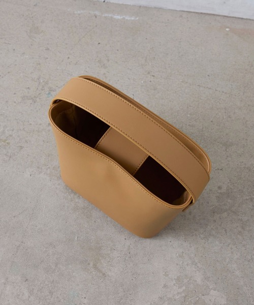 EFOLE（エフォル）の「Square widehandle shoulder bag/ スクエア ワイドハンドル ショルダーバッグ（ショルダーバッグ・レディース・ブラック/ベージュ・FREE）」の6枚目の写真