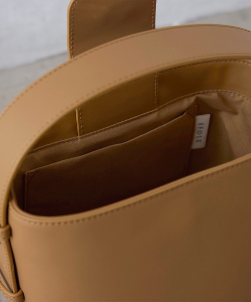 EFOLE（エフォル）の「Square widehandle shoulder bag/ スクエア ワイドハンドル ショルダーバッグ（ショルダーバッグ・レディース・ブラック/ベージュ・FREE）」の8枚目の写真