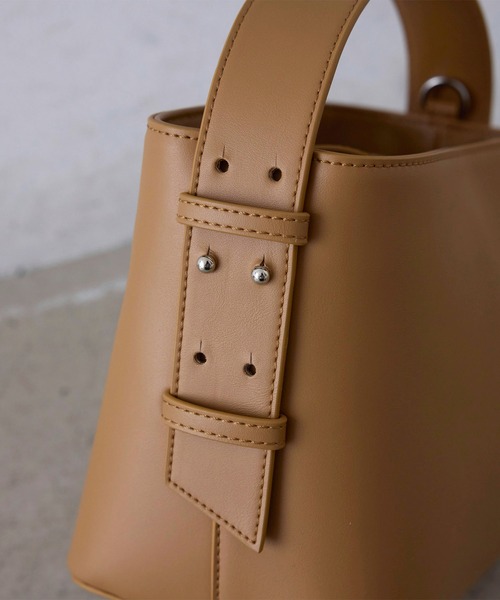 EFOLE（エフォル）の「Square widehandle shoulder bag/ スクエア ワイドハンドル ショルダーバッグ（ショルダーバッグ・レディース・ブラック/ベージュ・FREE）」の9枚目の写真