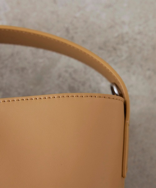 EFOLE（エフォル）の「Square widehandle shoulder bag/ スクエア ワイドハンドル ショルダーバッグ（ショルダーバッグ・レディース・ブラック/ベージュ・FREE）」の11枚目の写真