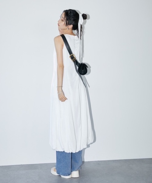 DRWCYS(ドロシーズ)の「バルーンロングワンピ(ワンピース・レディース・ホワイト/ブラック・FREE)」の4枚目の写真