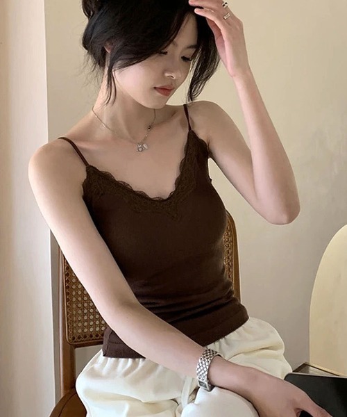 ammy.（エイミードット）の「【 ammy. / エイミードット 】 Vネック レース キャミソール / カップ付き（キャミソール・レディース・ブラック/ホワイト/グレー/ブラウン/アイボリー・FREE）」の5枚目の写真