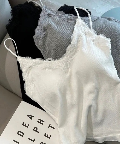 ammy.（エイミードット）の「【 ammy. / エイミードット 】 Vネック レース キャミソール / カップ付き（キャミソール・レディース・ブラック/ホワイト/グレー/ブラウン/アイボリー・FREE）」の2枚目の写真