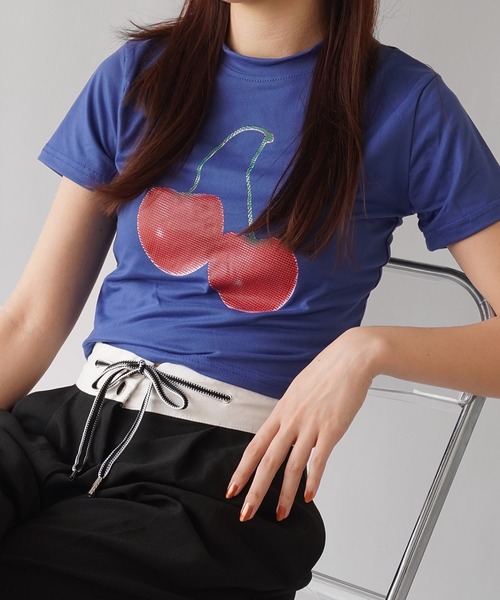 BARELY BLUE(ベアリーブルー)の「【 BARELY BLUE / ベアリーブルー 】 ビビッド チェリー Tシャツ / 半袖(Tシャツ/カットソー・レディース・ホワイト/ブラック/ブルー/レッド・M/L)」の3枚目の写真