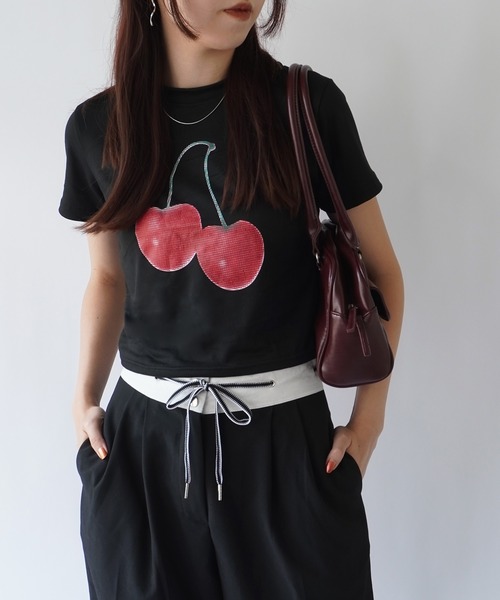 BARELY BLUE(ベアリーブルー)の「【 BARELY BLUE / ベアリーブルー 】 ビビッド チェリー Tシャツ / 半袖(Tシャツ/カットソー・レディース・ホワイト/ブラック/ブルー/レッド・M/L)」の2枚目の写真