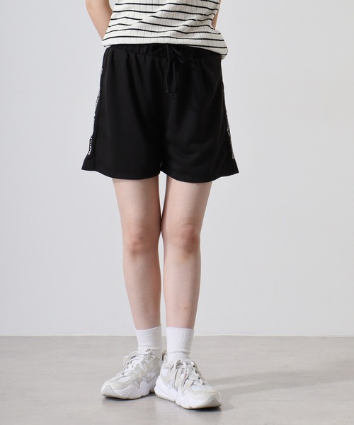 atONE(アットワン)の「ミニ裏毛サイドロゴショートパンツ(その他パンツ・レディース・ブラック/ネイビー・L/M)」の6枚目の写真