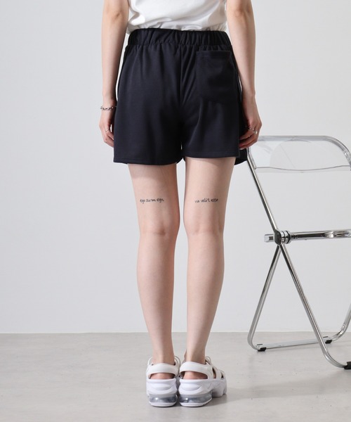atONE(アットワン)の「ミニ裏毛サイドロゴショートパンツ(その他パンツ・レディース・ブラック/ネイビー・L/M)」の11枚目の写真