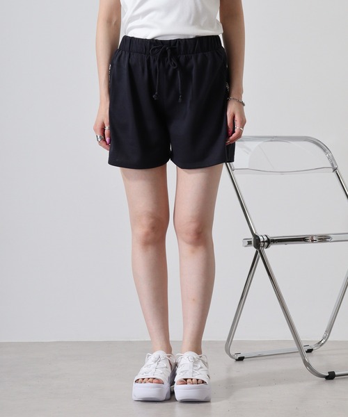 atONE(アットワン)の「ミニ裏毛サイドロゴショートパンツ(その他パンツ・レディース・ブラック/ネイビー・L/M)」の12枚目の写真