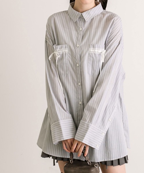 OLIVE des OLIVE（オリーブデオリーブ）の「リボンポケットBIGシャツ（シャツ/ブラウス・レディース・チャコールグレー/ベージュ系その他/グレー系その他/ブルー・FREE）」の2枚目の写真