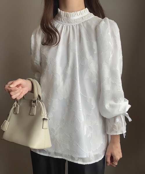 FILLOU(FILLOU)の「フリルカラーフラワージャガードブラウス(シャツ/ブラウス・レディース・ブラック/アイボリー/ホワイト・MEDIUM/LARGE/X-LARGE)」の7枚目の写真