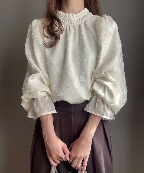 FILLOU(FILLOU)の「フリルカラーフラワージャガードブラウス(シャツ/ブラウス・レディース・ブラック/アイボリー/ホワイト・MEDIUM/LARGE/X-LARGE)」の14枚目の写真