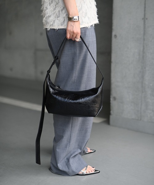 Marient（マリエント）の「シックムードクロスBAG（ショルダーバッグ・レディース・シルバー/オフホワイト/ブラック・FREE）」の3枚目の写真