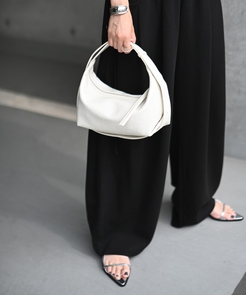 Marient（マリエント）の「シックムードクロスBAG（ショルダーバッグ・レディース・シルバー/オフホワイト/ブラック・FREE）」の9枚目の写真