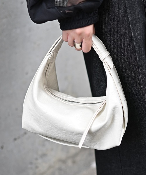 Marient（マリエント）の「シックムードクロスBAG（ショルダーバッグ・レディース・シルバー/オフホワイト/ブラック・FREE）」の4枚目の写真