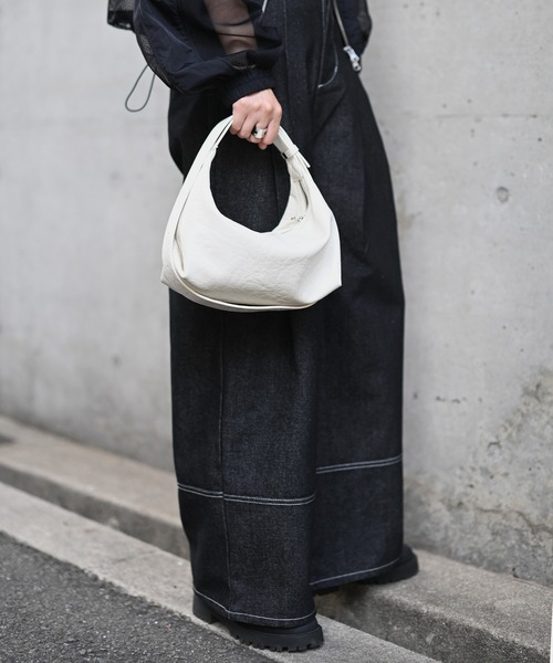 Marient（マリエント）の「シックムードクロスBAG（ショルダーバッグ・レディース・シルバー/オフホワイト/ブラック・FREE）」の7枚目の写真