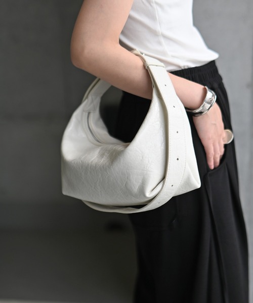 Marient（マリエント）の「シックムードクロスBAG（ショルダーバッグ・レディース・シルバー/オフホワイト/ブラック・FREE）」の8枚目の写真