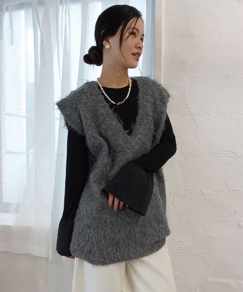 CORNERS(コーナーズ)の「起毛シャギーオーバーサイズVネックベスト(ベスト・レディース・ベージュ/パープル/チャコールグレー/ブルー・M)」の9枚目の写真