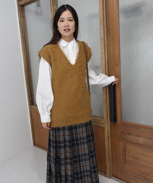 CORNERS(コーナーズ)の「起毛シャギーオーバーサイズVネックベスト(ベスト・レディース・ベージュ/パープル/チャコールグレー/ブルー・M)」の11枚目の写真