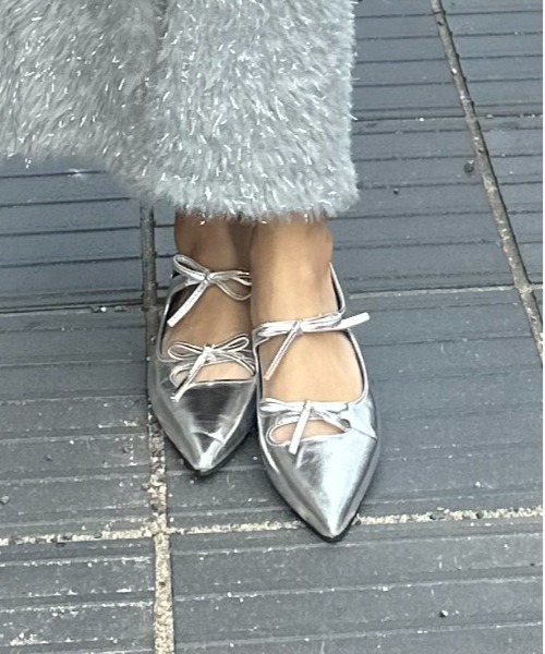 Per sist ence(パーシエンス)の「ダブルリボンパンプス(パンプス・レディース・ホワイト/シルバー/ブラック・MEDIUM/LARGE)」の15枚目の写真