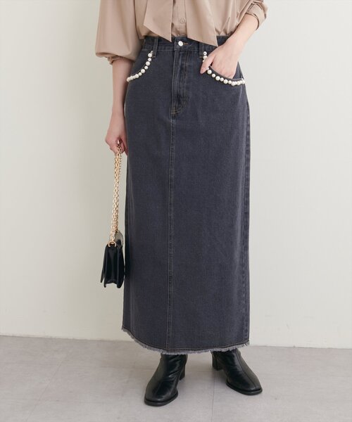 natural couture(ナチュラルクチュール)の「パール装飾デニムタイトスカート(スカート・レディース・ブラック/ブルー・FREE)」の6枚目の写真