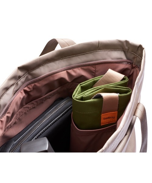 entre square(アントレスクエアー)の「Bellroy/トートバック/バックパック Laneway Totekpack ファウン(トートバッグ・メンズ・チャコールグレー・ONE SIZE)」の4枚目の写真