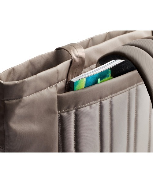 entre square(アントレスクエアー)の「Bellroy/トートバック/バックパック Laneway Totekpack ファウン(トートバッグ・メンズ・チャコールグレー・ONE SIZE)」の10枚目の写真