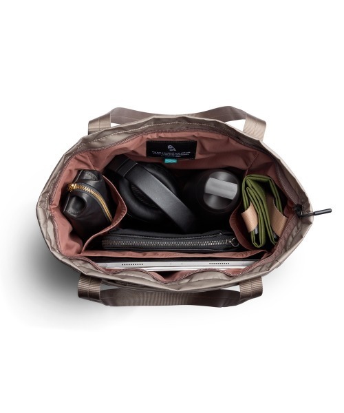 entre square(アントレスクエアー)の「Bellroy/トートバック/バックパック Laneway Totekpack ファウン(トートバッグ・メンズ・チャコールグレー・ONE SIZE)」の3枚目の写真