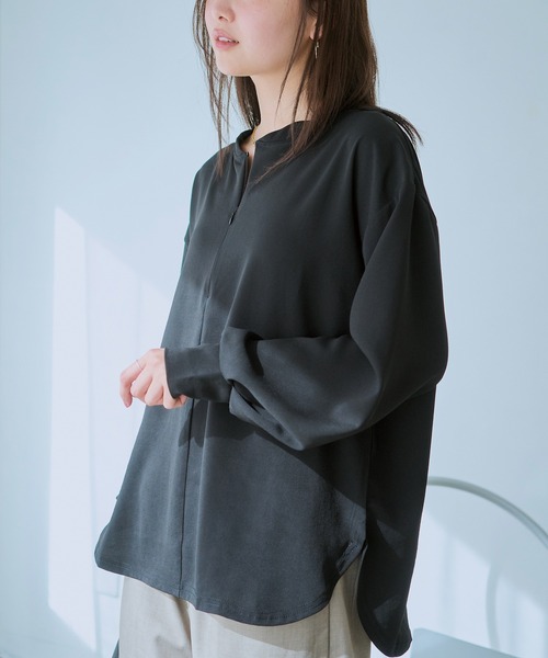 LAVEANGE(ラビアンジェ)の「フロントファスナープルオーバー(シャツ/ブラウス・レディース・ブラック/オフホワイト/ブラウン・4L/3L/LL/M/5L)」の7枚目の写真