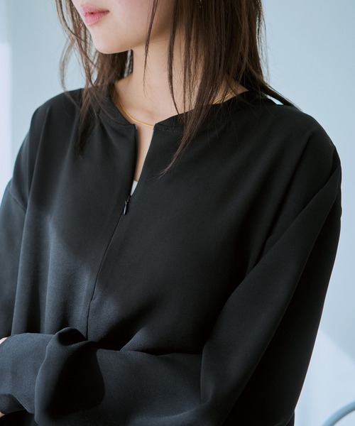 LAVEANGE(ラビアンジェ)の「フロントファスナープルオーバー(シャツ/ブラウス・レディース・ブラック/オフホワイト/ブラウン・4L/3L/LL/M/5L)」の11枚目の写真