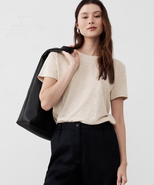 BANANA REPUBLIC FACTORY STORE（バナナリパブリック ファクトリーストア）の「BANANA REPUBLIC FACTORY STORE　　リネンブレンドクルーネック半袖Tシャツ（Tシャツ/カットソー・レディース・イエロー/ライトブルー/ナチュラル/ホワイト/ネイビー/ストライプ/ブラウン・XS/S/M/L）」の3枚目の写真