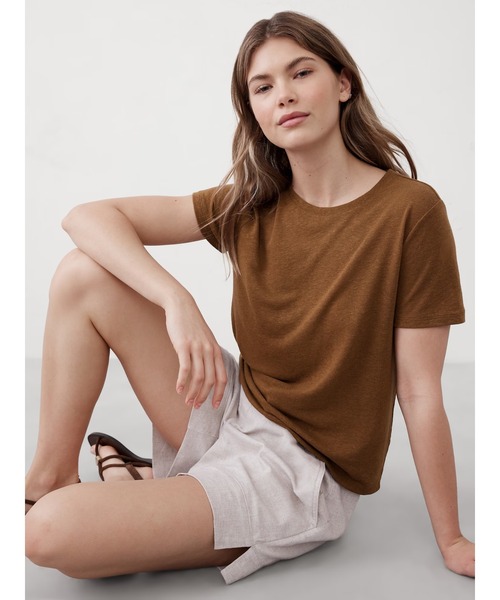 BANANA REPUBLIC FACTORY STORE（バナナリパブリック ファクトリーストア）の「BANANA REPUBLIC FACTORY STORE　　リネンブレンドクルーネック半袖Tシャツ（Tシャツ/カットソー・レディース・イエロー/ライトブルー/ナチュラル/ホワイト/ネイビー/ストライプ/ブラウン・XS/S/M/L）」の2枚目の写真