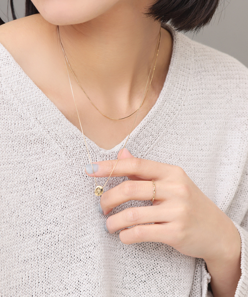 Lilas(リラ)の「10mmオーバルニュアンスモチーネックレス K10(ネックレス・レディース・ゴールド・FREE)」の5枚目の写真