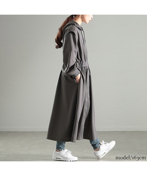 GOLDJAPAN(ゴールドジャパン)の「ウエストギャザーZIPパーカーワンピース【大きいサイズ対応】(ワンピース・レディース・ブラック/チャコール・LL/3L/4L/5L)」の14枚目の写真