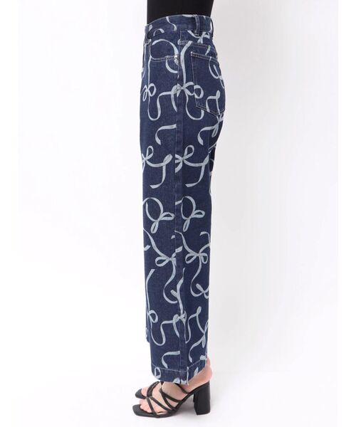 MERCURYDUO(マーキュリーデュオ)の「リボンプリントデニムパンツ(その他パンツ・レディース・インディゴブルー/ブルー・MEDIUM/SMALL)」の9枚目の写真