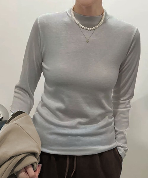 LOWO(ロワ)の「クルーネック長袖カットソー(Tシャツ/カットソー・レディース・ベージュ/ライトグレー/ブラック/チャコールグレー/ブルー/オフホワイト・FREE)」の4枚目の写真
