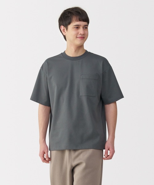 無印良品（ムジルシリョウヒン）の「紳士　涼感ＵＶカットワイド半袖Ｔシャツ（Tシャツ/カットソー・メンズ・ブラック/ホワイト/ライトグレー/ライトブルー/ライトピンク/グレー系/ブラウン系/スモーキーグリーン系/ダークグリーン/バーガンディー・S/M/L/XL）」の4枚目の写真