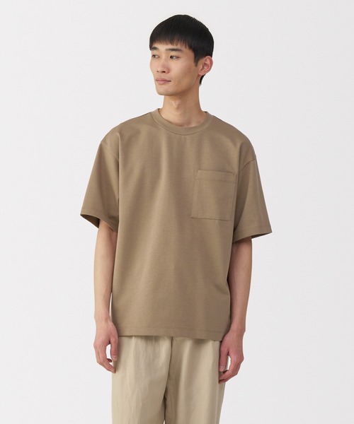 無印良品（ムジルシリョウヒン）の「紳士　涼感ＵＶカットワイド半袖Ｔシャツ（Tシャツ/カットソー・メンズ・ブラック/ホワイト/ライトグレー/ライトブルー/ライトピンク/グレー系/ブラウン系/スモーキーグリーン系/ダークグリーン/バーガンディー・S/M/L/XL）」の5枚目の写真