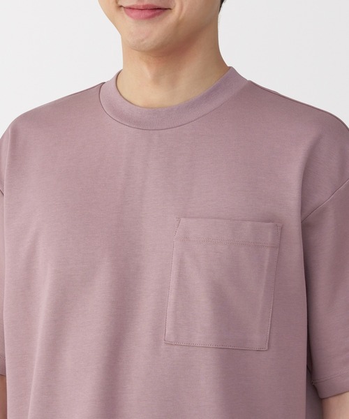 無印良品（ムジルシリョウヒン）の「紳士　涼感ＵＶカットワイド半袖Ｔシャツ（Tシャツ/カットソー・メンズ・ブラック/ホワイト/ライトグレー/ライトブルー/ライトピンク/グレー系/ブラウン系/スモーキーグリーン系/ダークグリーン/バーガンディー・S/M/L/XL）」の19枚目の写真