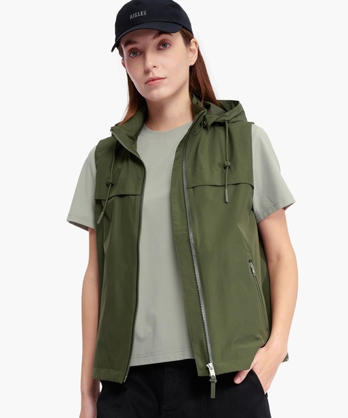 AIGLE(エーグル)の「防風 透湿 撥水 防水 WINDSTOPPER ウインドストッパー スリーブレスジャケット ミリタリーベスト フード脱着可(ベスト・レディース・モスグリーン/ホワイト・38/36)」の1枚目の写真